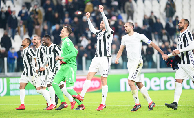 Juventus' Giorgio Chiellini, Wojciech Szczesny and teammates celebrate after the match against Genoa on Monday