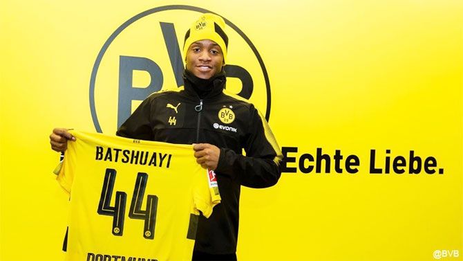 "Heard the Batman job was vacant @BVB so I decided to take over... Hallo Bundesliga wie gent es dir?!" Batshuayi tweeted along with this picture