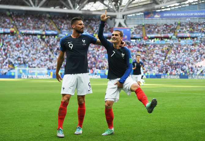 France's Antoine Griezmann celebrates with teammate Olivier Giroud after scoring his team's rfirst goal against Argentina in their Round of 16 match