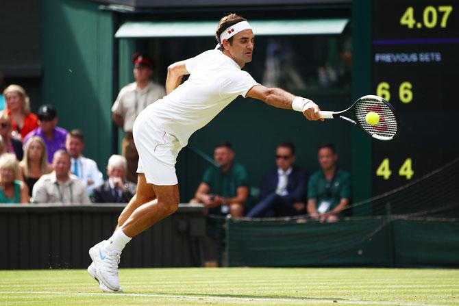 Roger Federer returns against Lukas Lacko