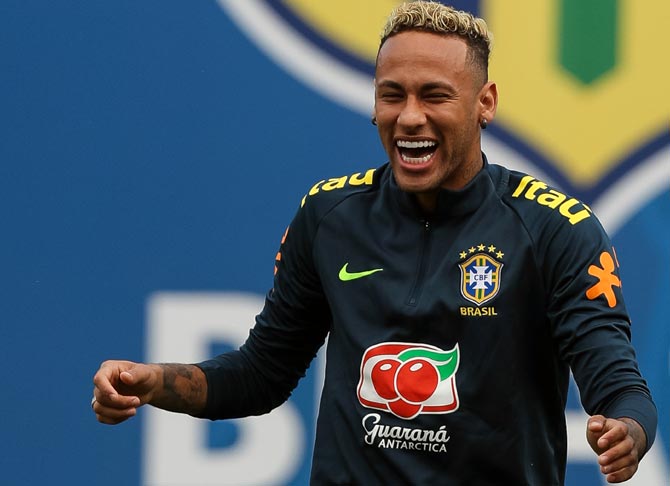 Neymar backs controversial Bolsonaro ahead of polls