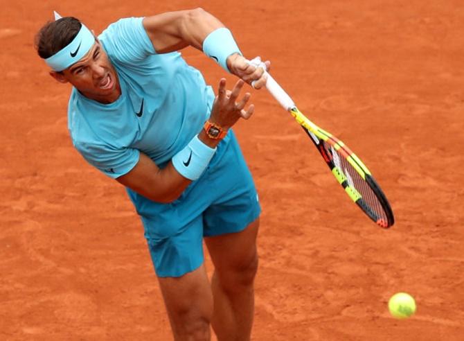 Nadal, Sharapova advance in Paris