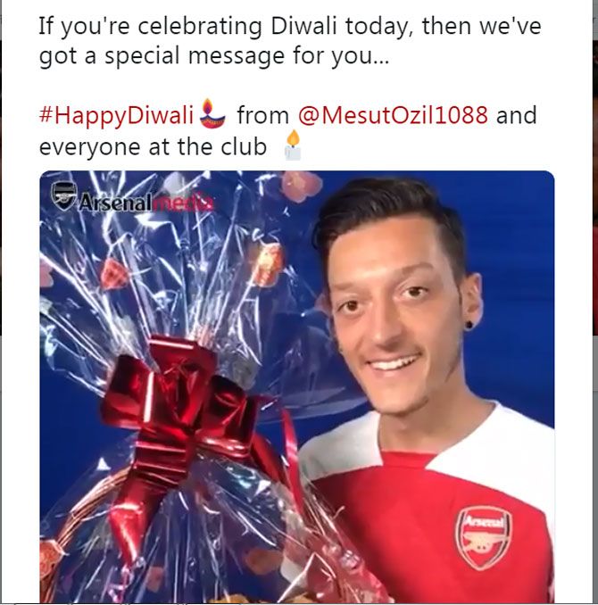 Mesut Ozil wishes Arsenal fans through their Twitter handle