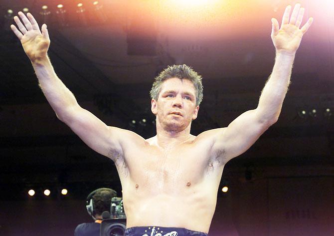 German boxer Graciano Rocchigiani celebrates after winning a cruiser-class boxing match against Canada's Willard Lewis in Berlin on February 10, 2001