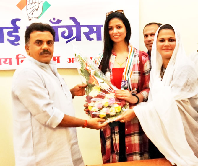 Mumbai Congress chief Sanjay Nirupam welcomes Hasin Jahan to the party on Tuesday