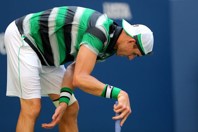 USA's John Isner feels the heat during his men's singles quarter-final match against Argentina's Juan Martin Del Potro