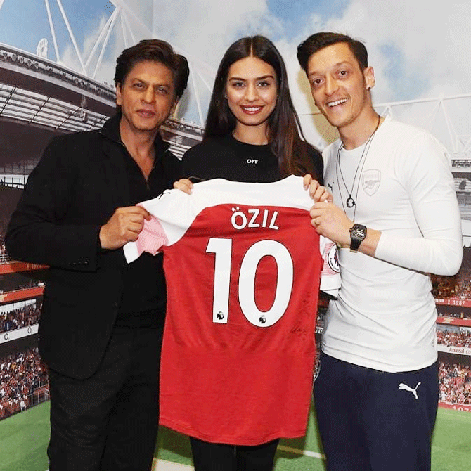 Shah Rukk Khan with Mesut Ozil and his fiancee Amine Gulse