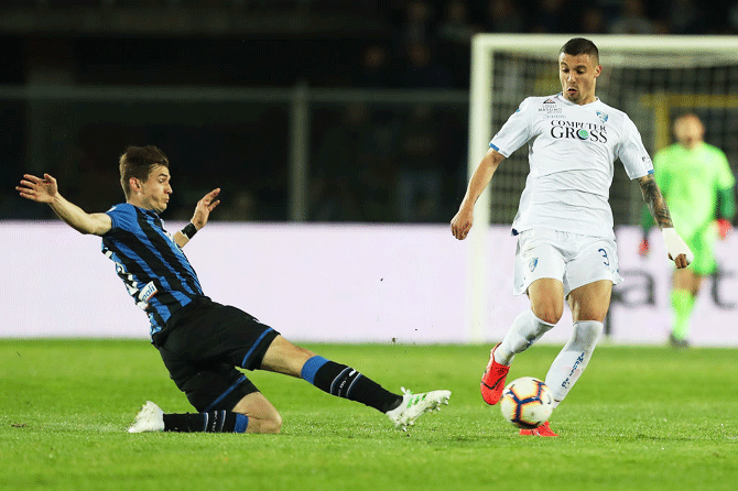Empoli FC's Rade Krunic is challenged by Atalanta BC's Marten De Roon during their Serie A match at Stadio Atleti Azzurri d'Italia in Bergamo, Italy, on Monday