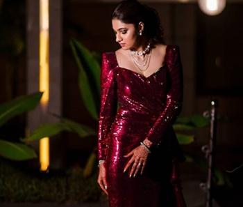 Jewellery with deals maroon dress