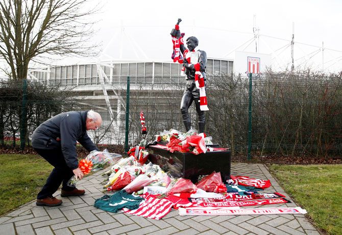 Tributes are placed on a statue of Gordon Banks outside the bet365 Stadium, at Stoke-On-Trent on Tuesday