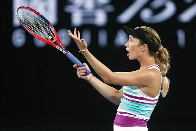 Danielle Collins makes her frustration known during match against Petra Kvitova
