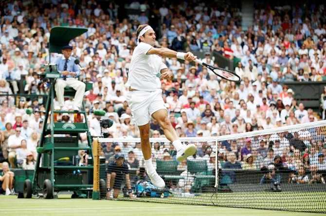 Roger Federer returns with a smash against Lloyd Harris.