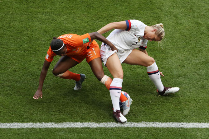 USA's Abby Dahlkemper is challenged by The Netherlands' Lineth Beerensteyn