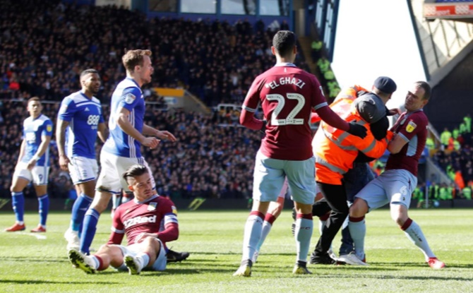 Pitch invader