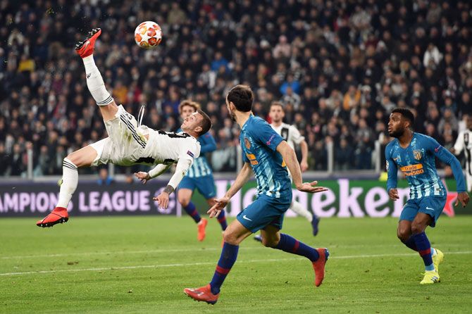 Juventus' Federico Bernardeschi gets acrobatic