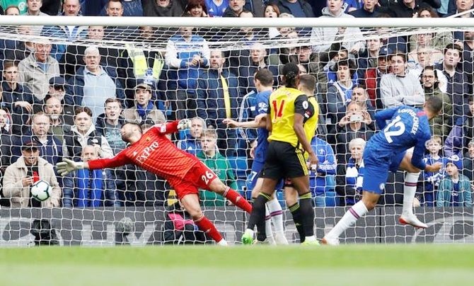 Ruben Loftus-Cheek scores Chelsea's first goal