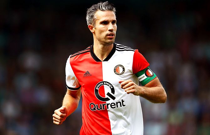 Football Extras: Van Persie wants to bow out with dignity - Rediff Sports
