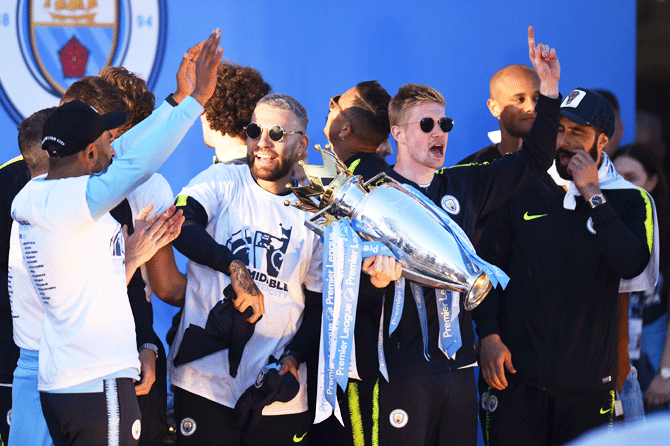 Manchester City's Nicolas Otamendi and Kevin De Bruyne celebrate