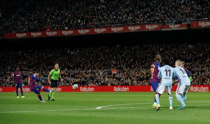 Lionel Messi curls home Barcelona's second goal from a free-kick.