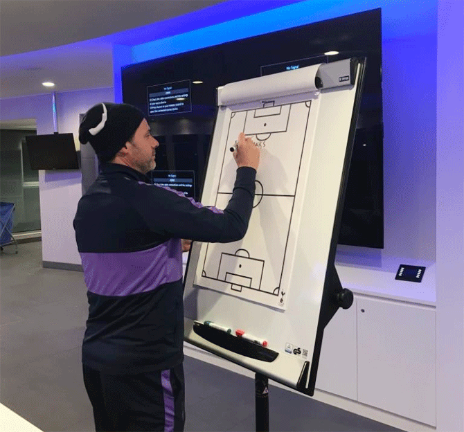  Pochettino's assistant Jesus Perez posted two photos on Twitter where he was pictured writing the message on the white board
