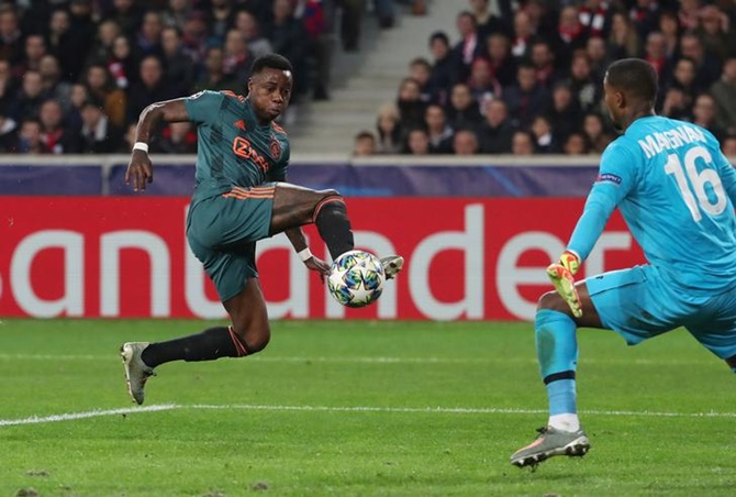 Quincy Promes scores Ajax's second goal against Lille.