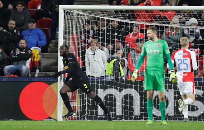 Romelu Lukaku celebrates scoring Inter Milan's second against goal against Slavia Prague