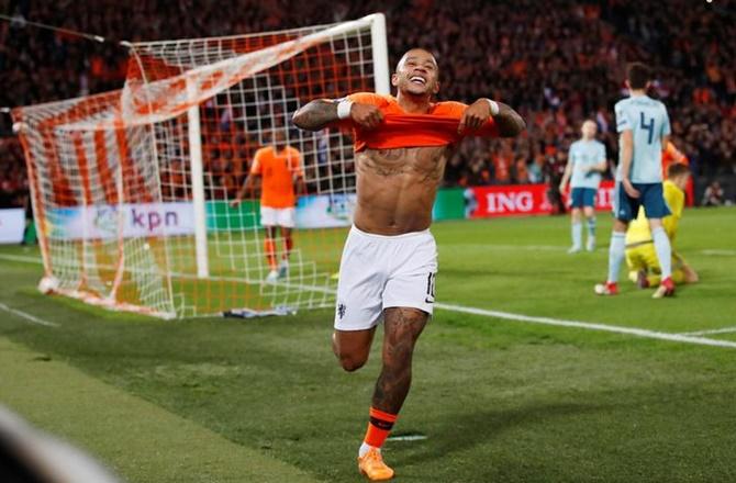 Memphis Depay celebrates scoring the Netherlands' third goal.