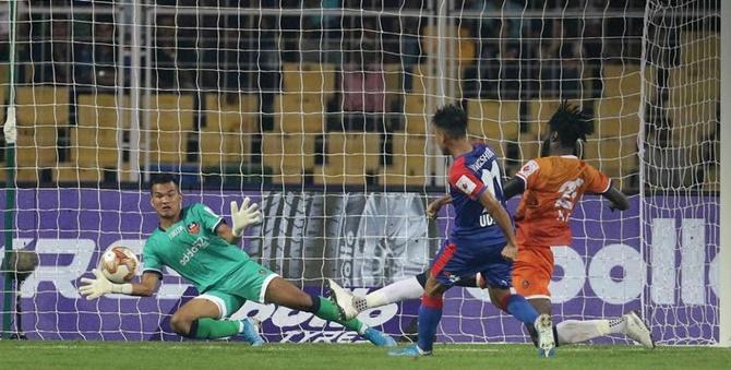 Udanta Singh strikes for Bengaluru FC in Monday's ISL match FC Goa, in Margao, Goa.