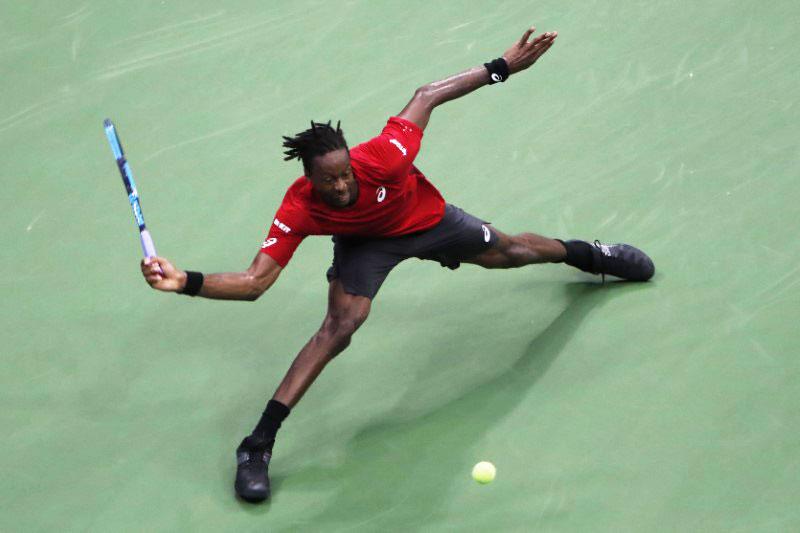 Gael Monfils reaches for a forehand return against Matteo Berrettini