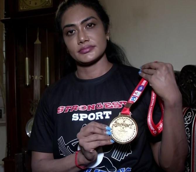 Arthi Arun wins five gold medals in Commonwealth Powerlifting