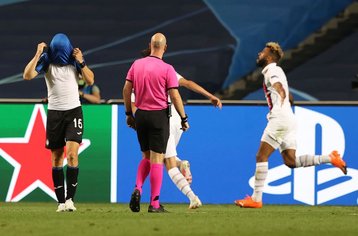 Atalanta's Marten de Roon (left) is dejected as Paris Saint-Germain's Eric Maxim Choupo-Moting celebrates on netting the winner