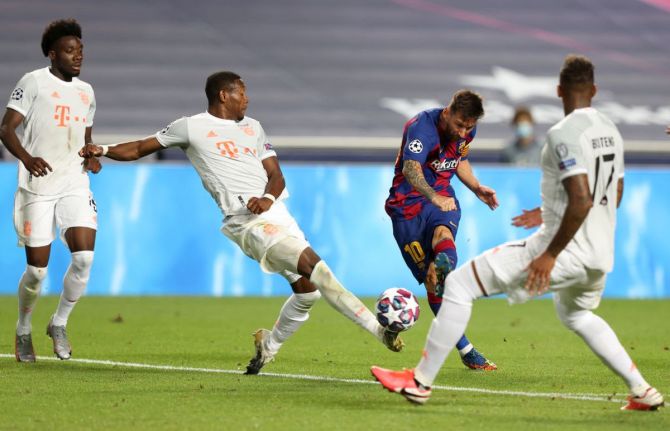Lionel Messi shoots past David Alaba4