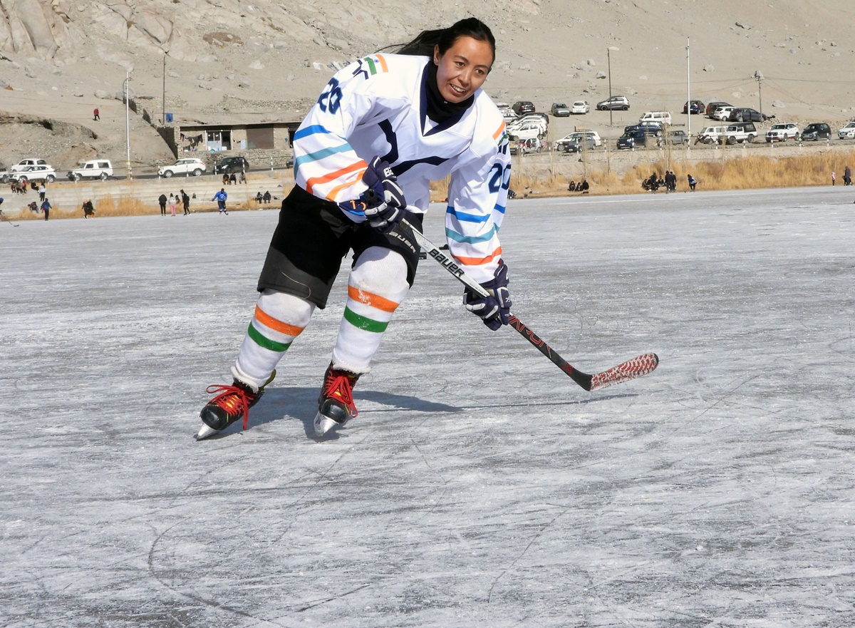 See Ladakhis Take To Ice Hockey On Frozen Lakes Rediff Sports