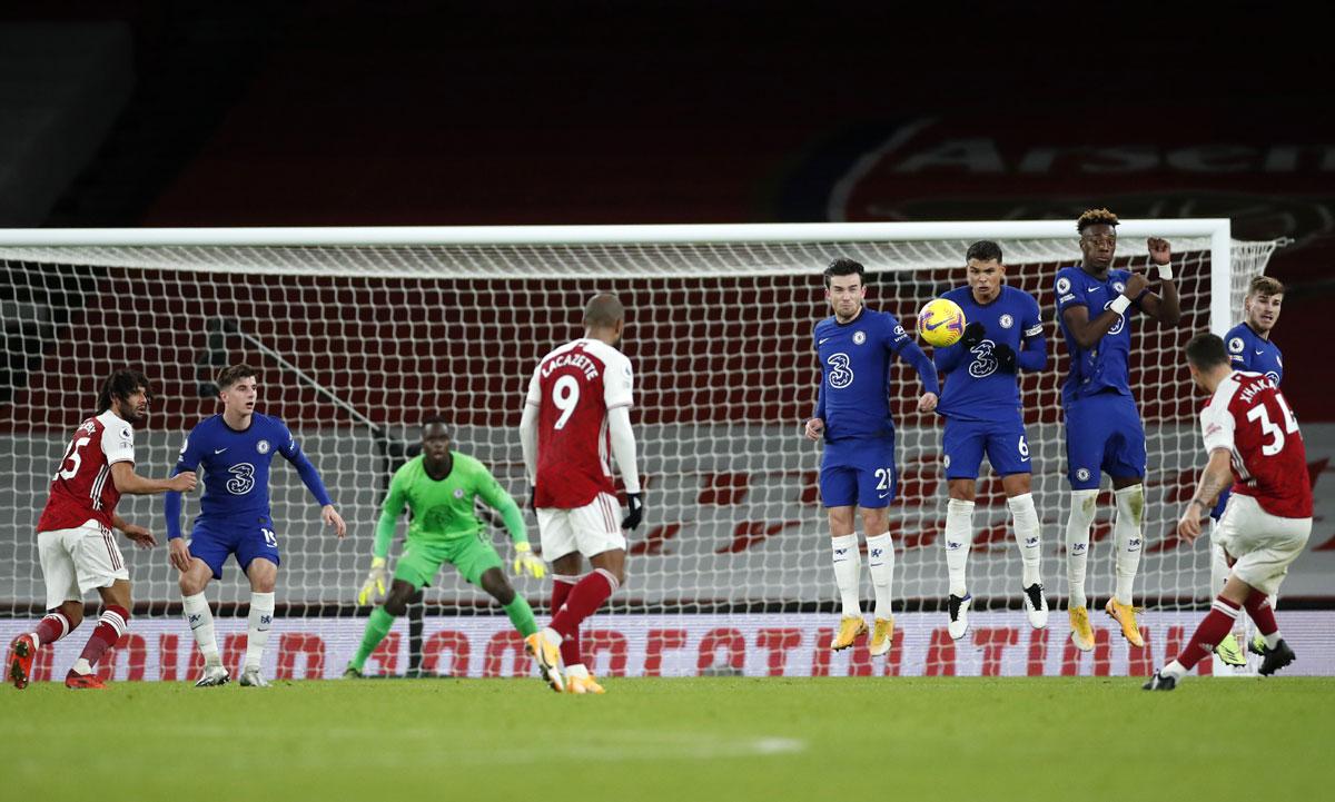 EPL PIX: Out-of-form Arsenal Stun Chelsea; City Win - Rediff Sports