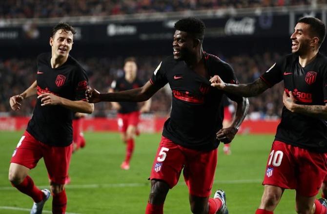 Thomas Partey (centre) celebrates a goal 