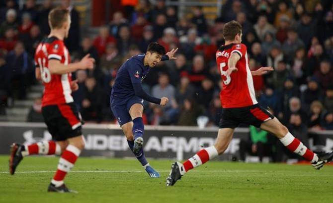 Son Heung-min puts Tottenham Hotspur ahead.