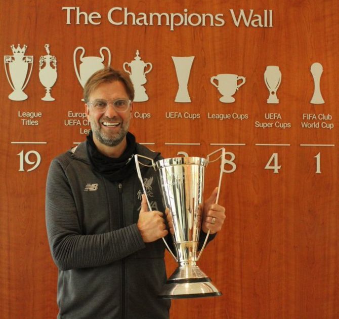 Liverpool manager Juergen Klopp was presented with the Alex Ferguson Trophy on Monday after being named League Managers' Association (LMA) manager of the year for guiding the Merseyside club to their first top-flight title in 30 years.