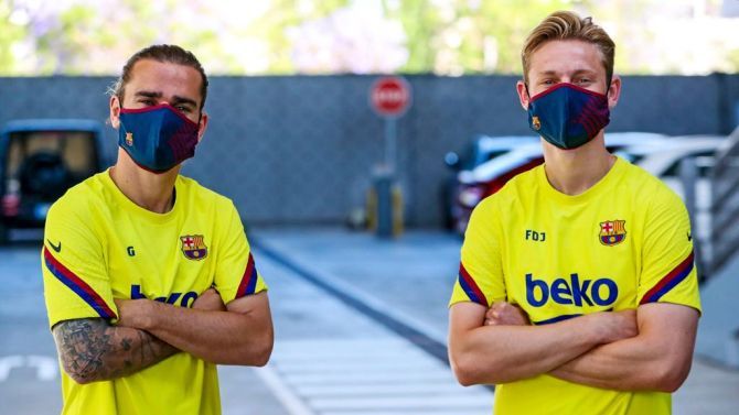 FC Barcelona's Antoine Griezmann and Frenkie de Jong before a training session 