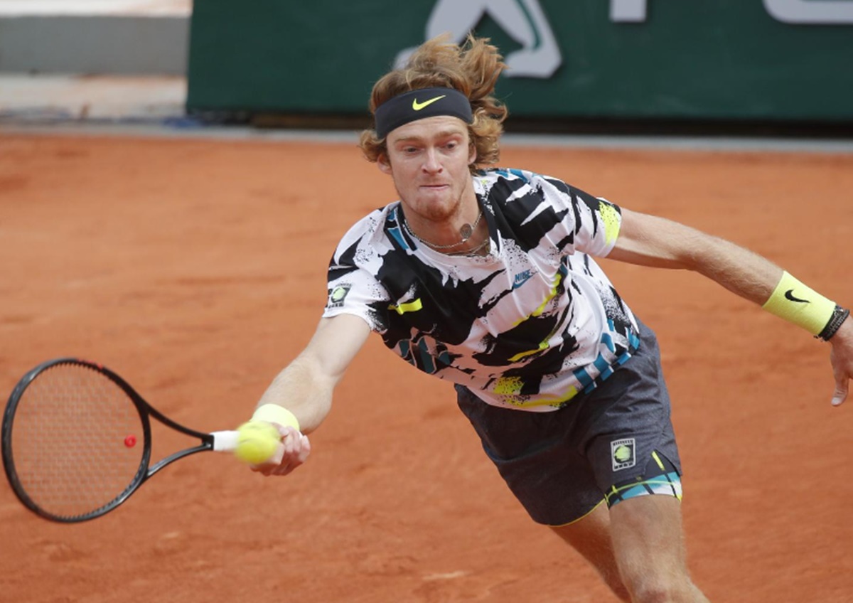 Fucsovics upsets Rublev in five to get a shot at Djokovic in the quarters