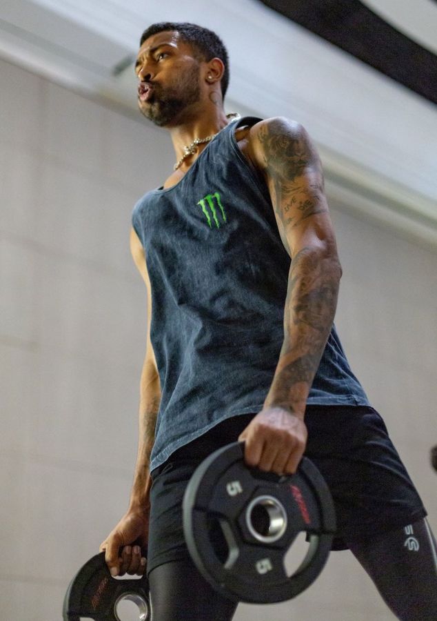 Hardik Pandya grinds it out in the gym