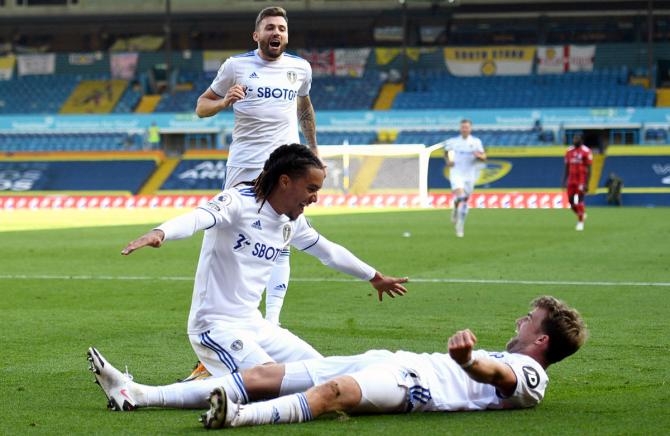 Helder Costa of Leeds United celebrates with teammate Patrick Bamford after scoring his team's fourth goal during the Premier League match against Fulham 