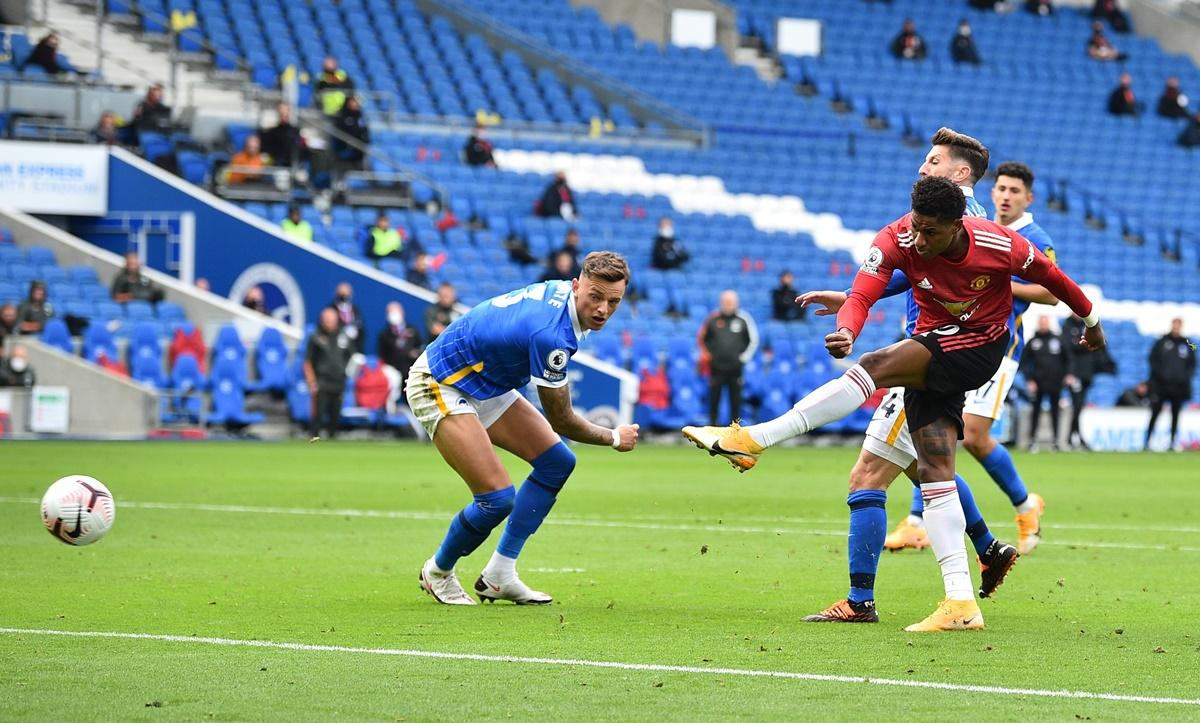 Marcus Rashford scores Manchester United's second goal