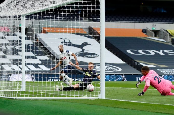  Lucas Moura puts Tottenham Hotspur ahead against Newcastle United.