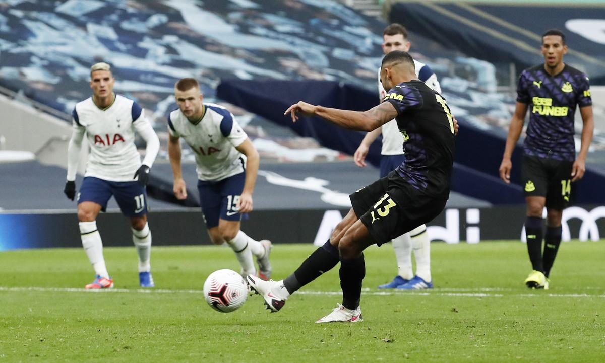 Callum Wilson scores from the penalty spot to earn Newcastle United a draw against Tottenham Hotspur in the Premier League