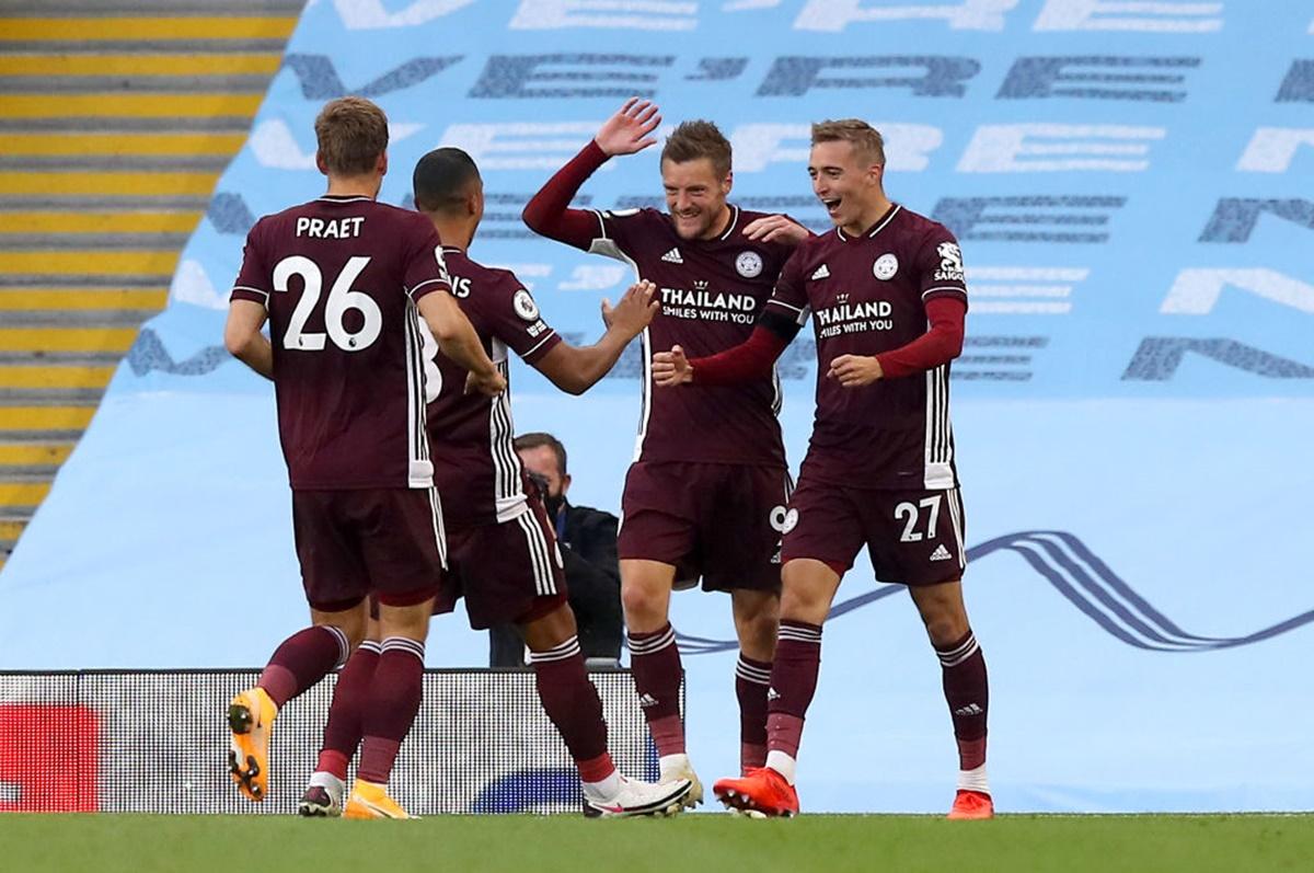 Jamie Vardy celebrates with teammates after scoing Leicester City's second goal.