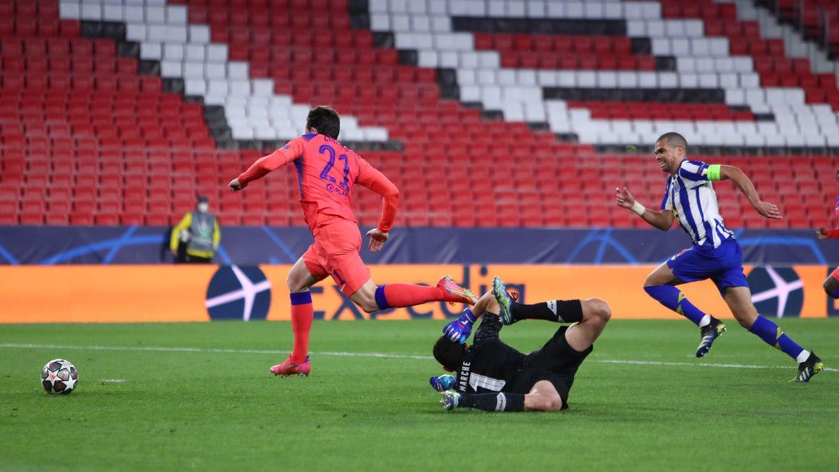 Chelsea's Ben Chilwell beats the goal-keeper to tap in the winner