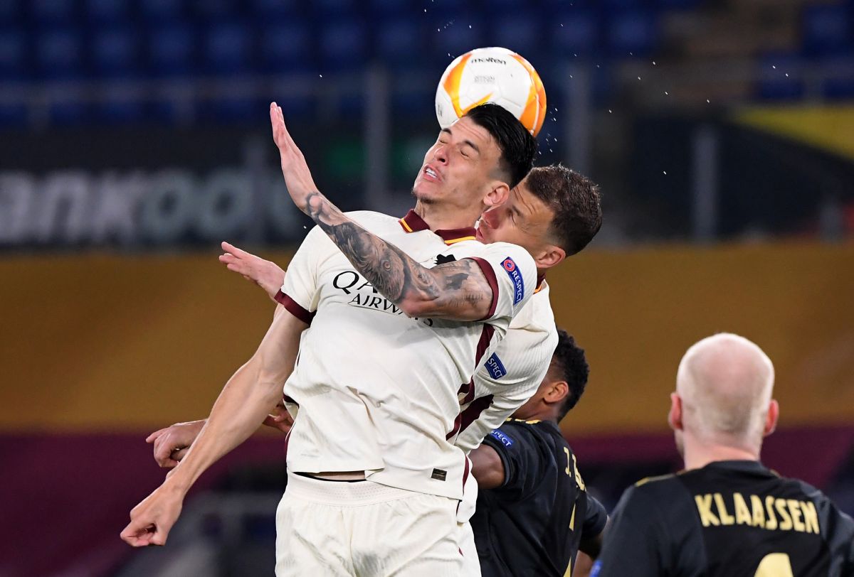 AS Roma's Roger Ibanez in action with a player from Ajax