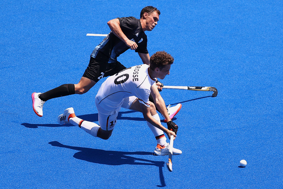 Germany's Johannes Grosse and Argentina's Nicolas Cicileo in action during their quarter-finals in the hockey men's event