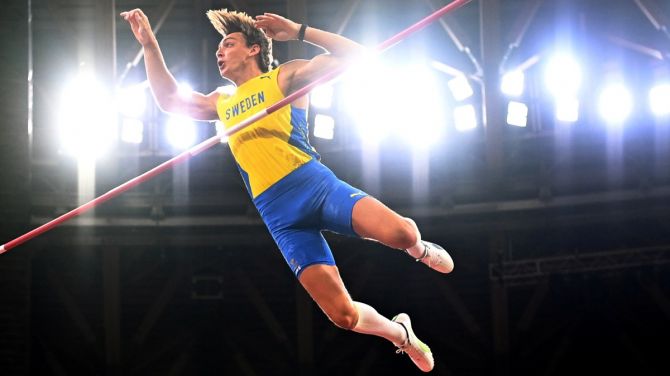 Sweden's Armand Duplantis in action during his failed World record attempt in the Olympics men's Pole Vault final, at Olympic Stadium, Tokyo, on Tuesday