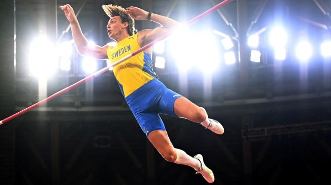 Sweden's Armand Duplantis in action during his failed World record attempt in the Olympics men's Pole Vault final, at Olympic Stadium, Tokyo, on Tuesday